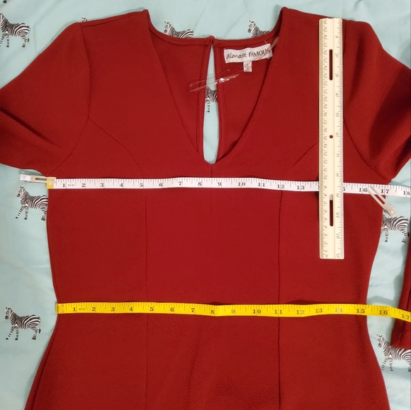 ALMOST FAMOUS STRETCH BURGUNDY SHEATH DRESS LONG BELL SLEEVE V NECKLINE SIZE L - Picture 4 of 9